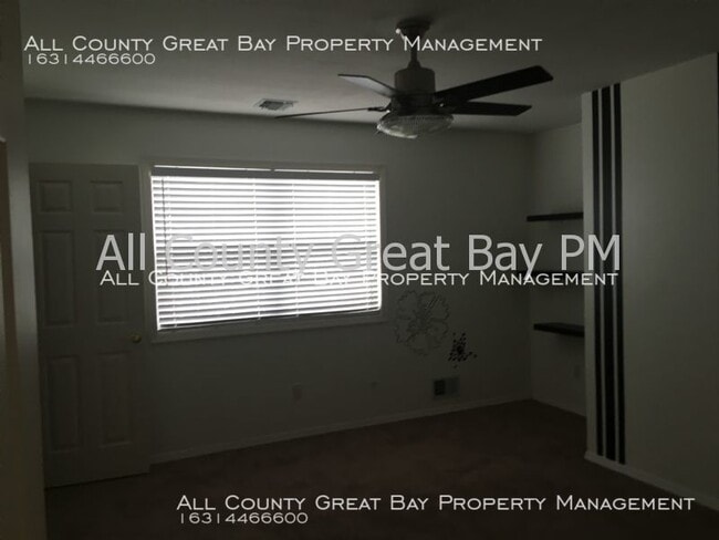 Building Photo - 5 Windjammer Xing