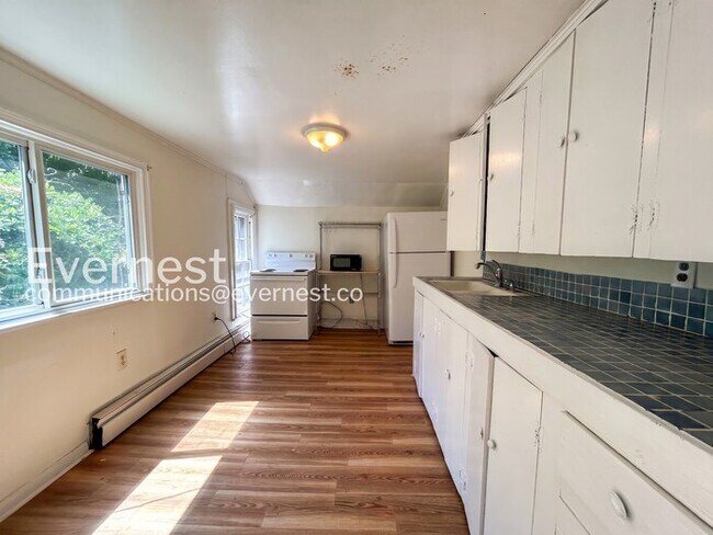 Building Photo - 305 N Boundary St