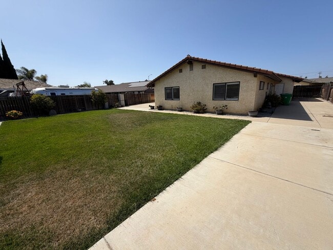 Building Photo - 818 Harrison Dr
