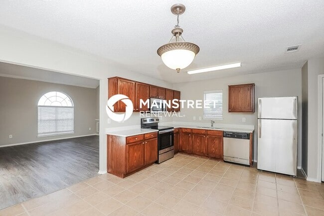 Building Photo - 4 Bedroom Pet-Friendly Home in Arlington, TX with Main Street Renewal