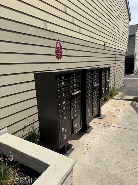 Building Photo - 14851 Mulberry Dr