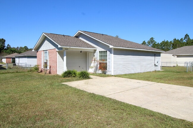 Building Photo - Move in special! 3/2 patio home with spaci...