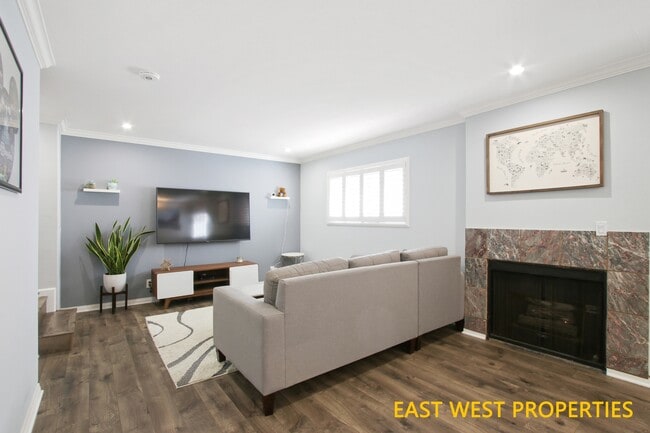 Building Photo - 1430 S Point View St