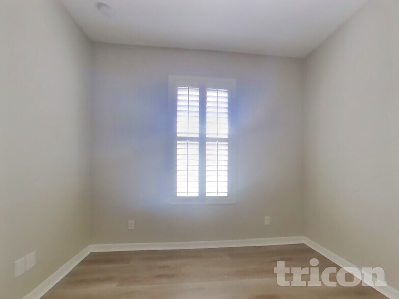 Building Photo - 6300 Falcon Lair Dr