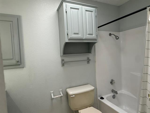 Building Photo - 3416 Lillie St