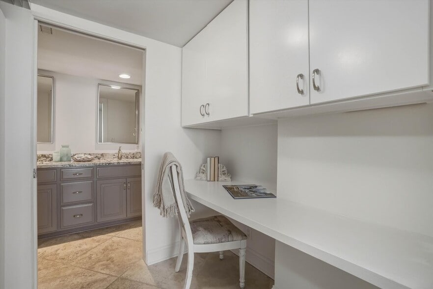 Building Photo - 1601 Ocean Dr S