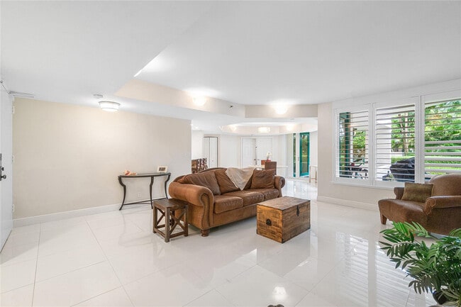 Building Photo - 100 SE 5th Ave