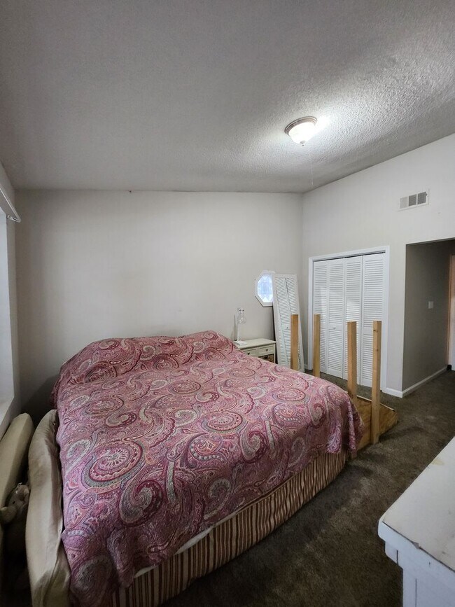 Building Photo - Charming 3 bedroom house near buck lake fo...