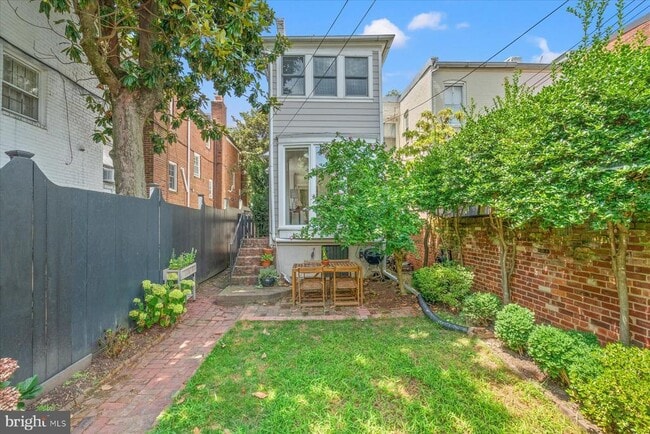 Building Photo - 1647 34th St NW