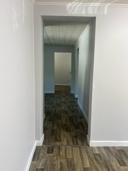 Building Photo - 406 8th Ave S