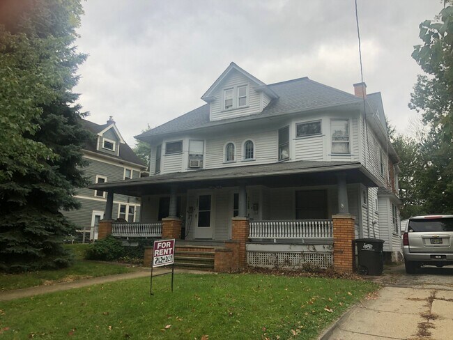Building Photo - 1482 Lakewood Ave