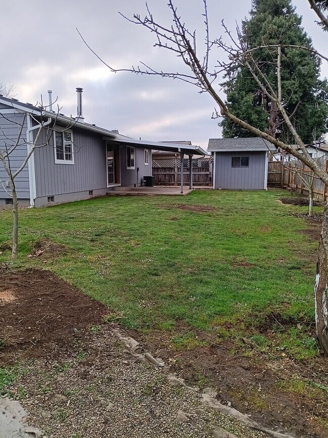 Building Photo - This Gem Of A House is Ready For You!