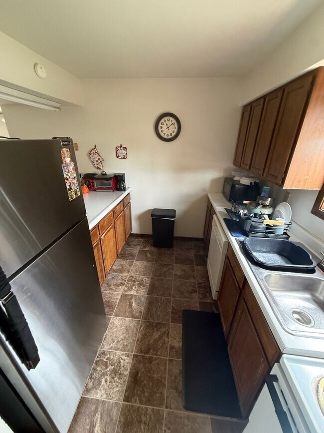 Building Photo - HEST412