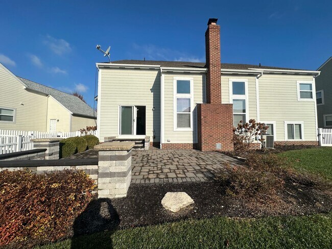 Building Photo - Lakes of Worthington