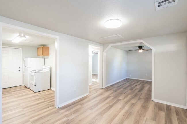 Building Photo - 1 Bed | 1 Bath | $975