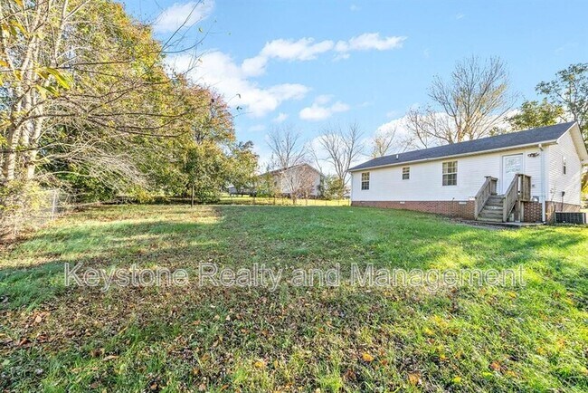 Building Photo - 609 Artic Ave