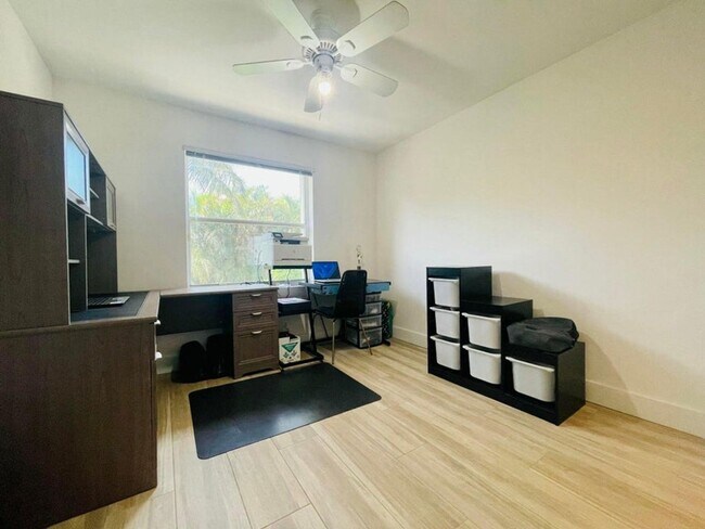 Building Photo - 4231 NW 1st Dr