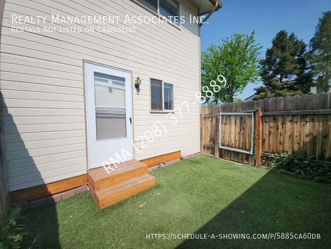 Building Photo - 852 N Benjamin Ln