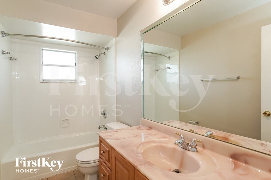 Building Photo - 3413 SE 11th Ave