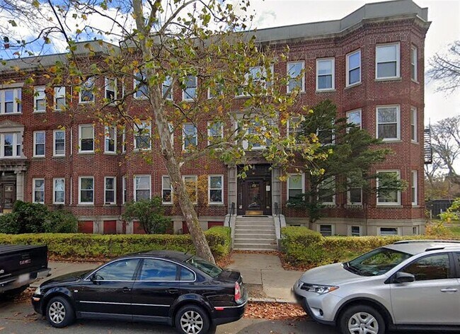 Building Photo - 70 Kirkland St