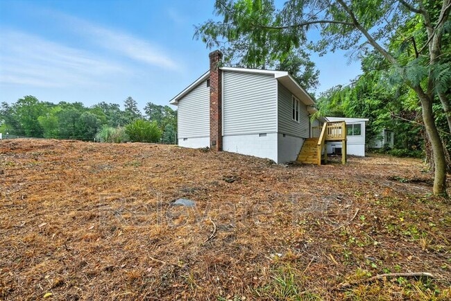Building Photo - 6432 Maple Rd
