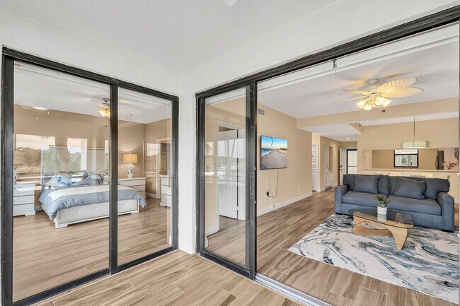 Building Photo - 827 Oak Harbour Dr