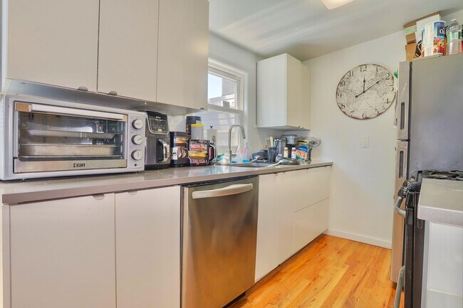 Building Photo - 265 3rd St