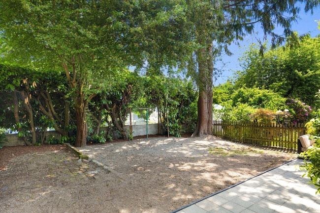 Building Photo - 4042 1st Ave NE