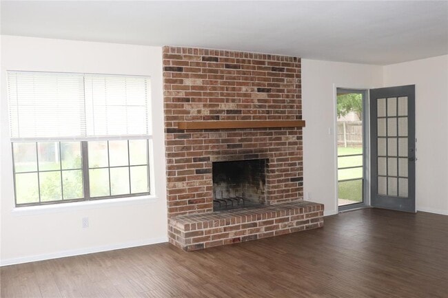Building Photo - 1204 Leander Rd