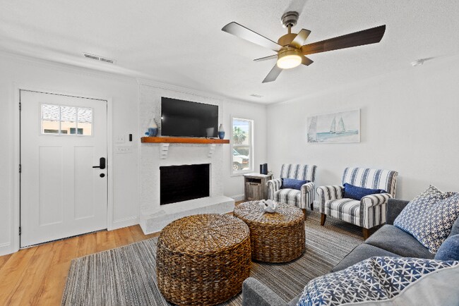 Building Photo - 405 11th St