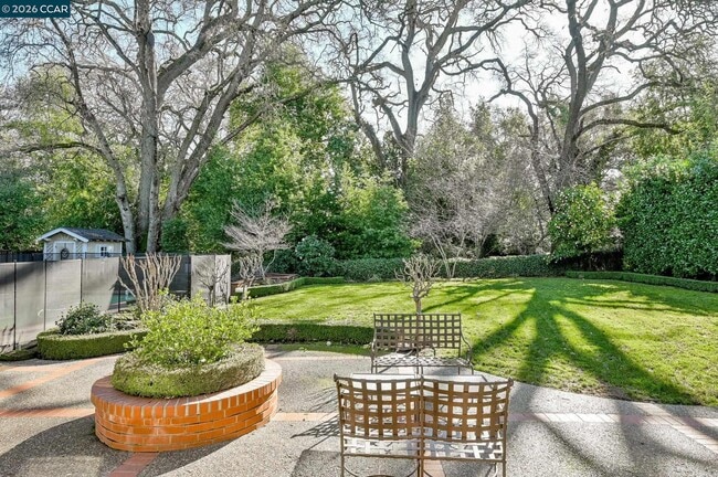 Building Photo - 161 La Serena Ave