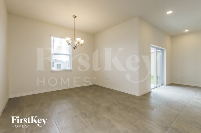 Building Photo - 527 Crown Rose Dr