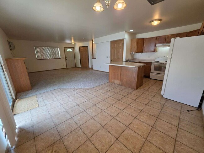 Building Photo - 2 bed 1 bath close to UWEC just off Water St. Available June 1st!