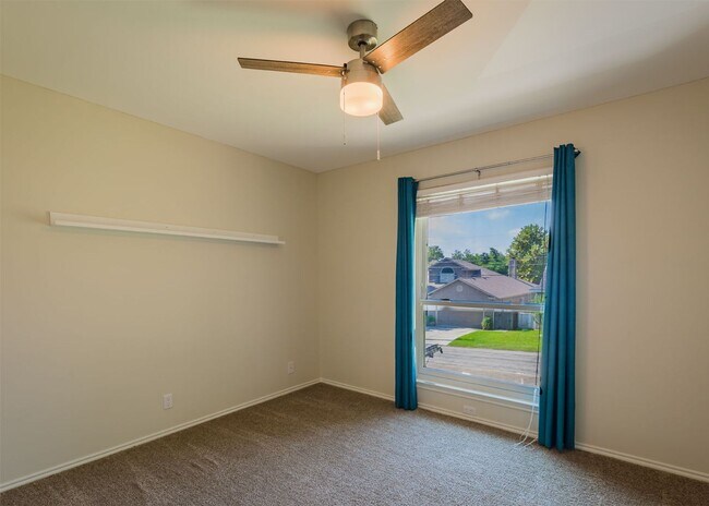 Building Photo - Gorgeous Northwood rental