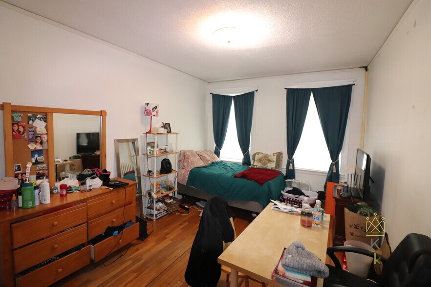 Building Photo - 44 Longwood Ave