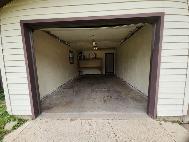 Building Photo - 1104-1104 E Northwood Dr