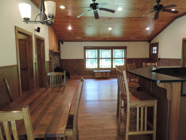 Building Photo - Beautiful Mission-Style Home! Lots of Yard for Play!