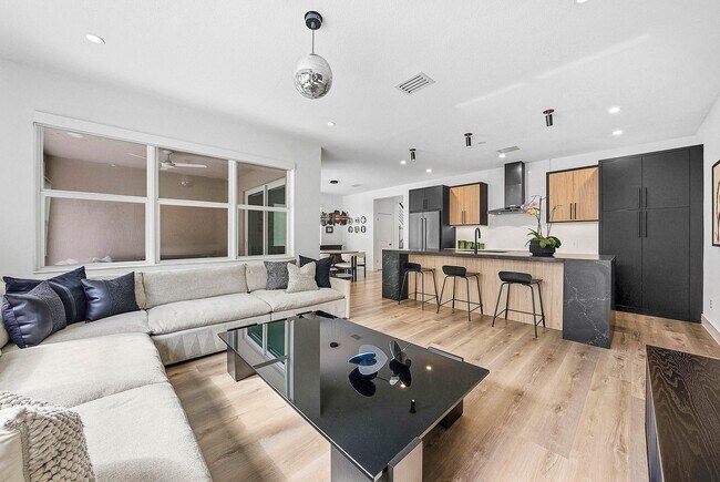 Building Photo - 4310 Buttonwood Dr