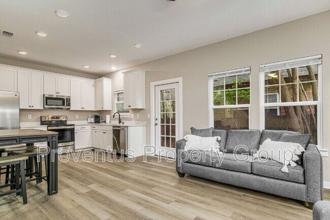 Building Photo - 1018 N D St