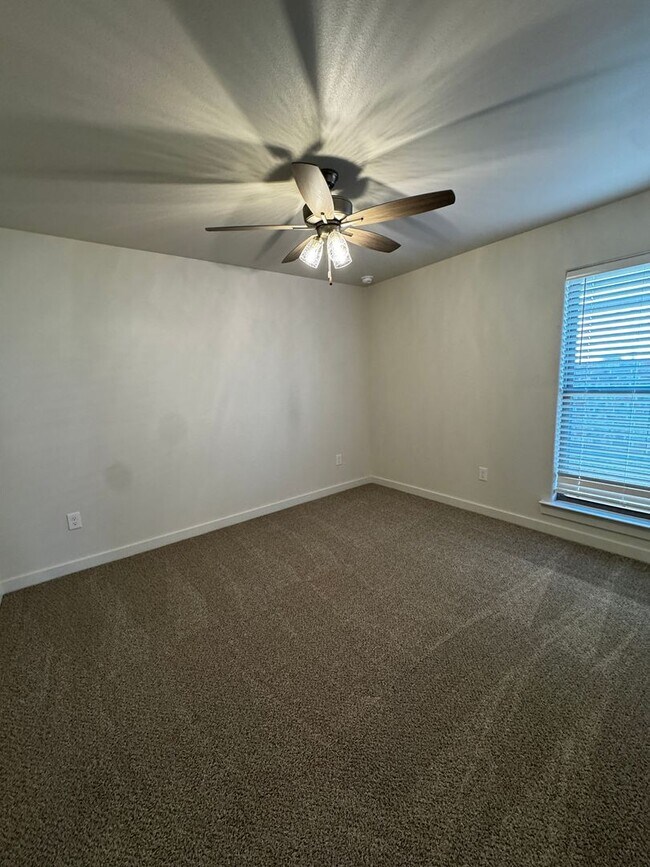 Building Photo - Fabulous Luxury Newer 2026 Build 3/2/2