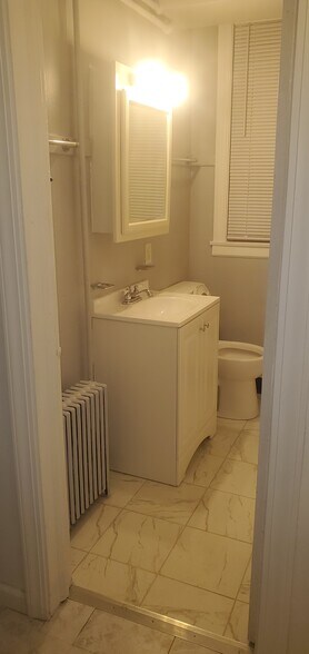 Bathroom - 6519 S Eberhart Ave