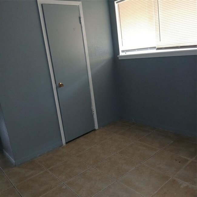 Building Photo - 11239 Spottswood Dr