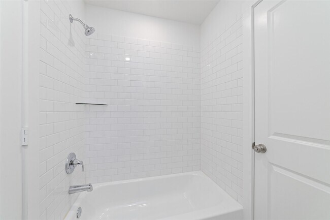 Building Photo - 24711 Hibiscus Gdn Wy