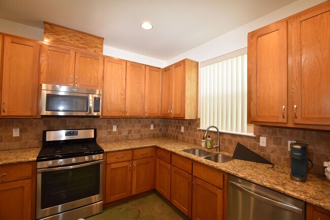 Building Photo - Charming Highland Village Home with Guest ...