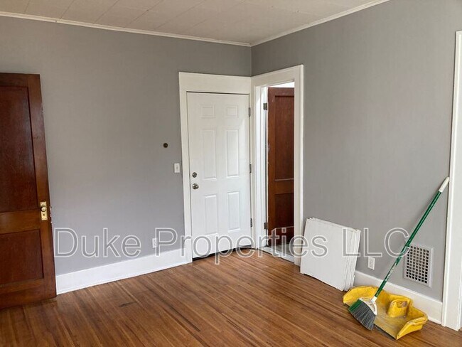 Building Photo - 5 Ernestine St