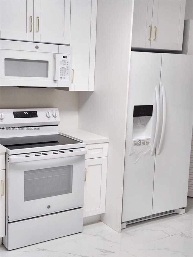 Building Photo - 1780 NE 191st St