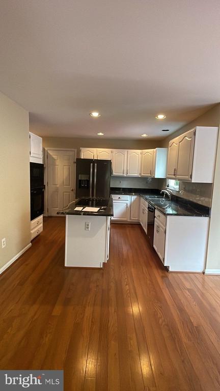 Building Photo - 8688 Wheatfield Way