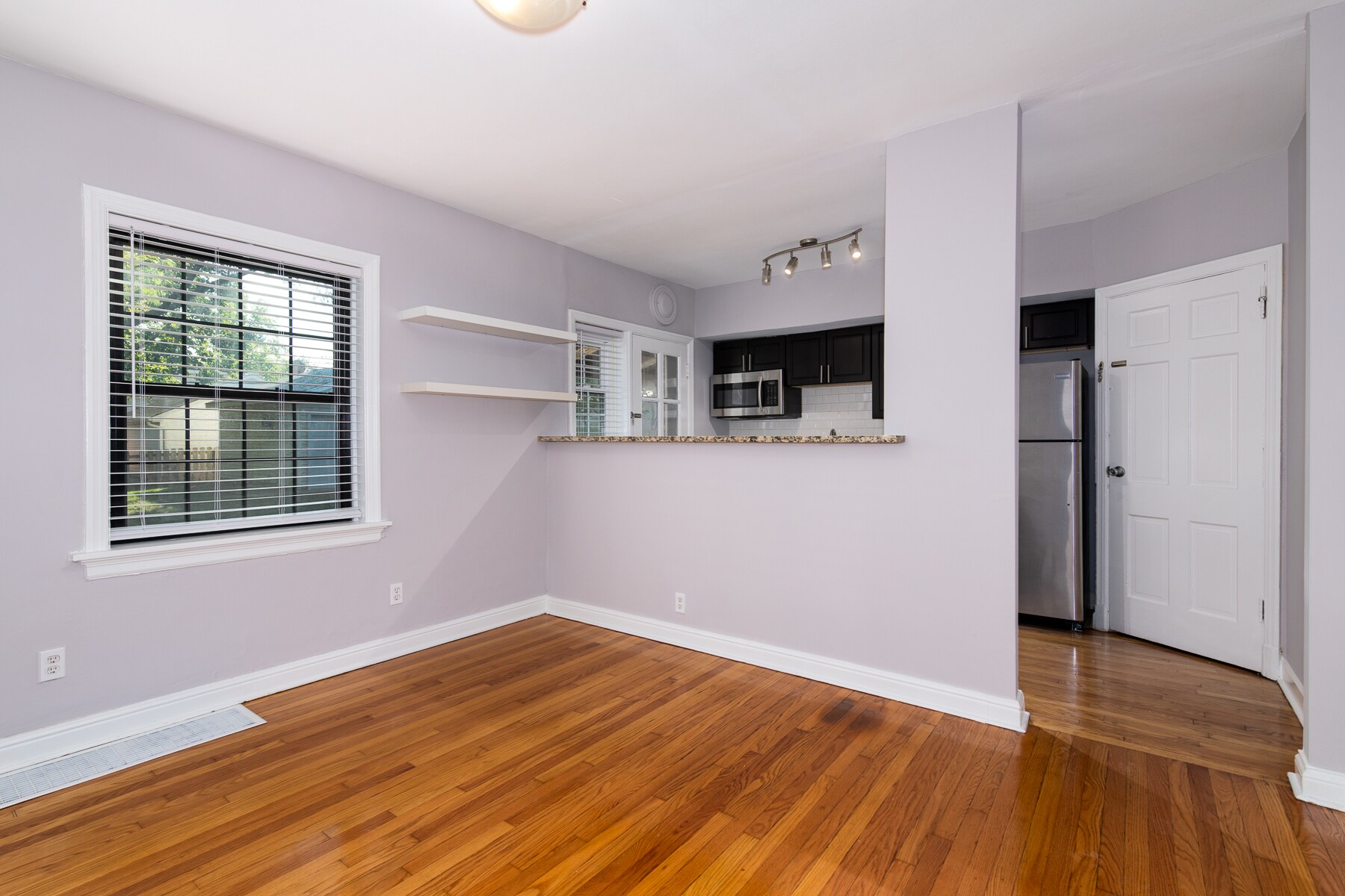 Building Photo - 1112 Sanford Ave