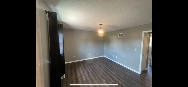 Master bedroom - 228 N Yencer St