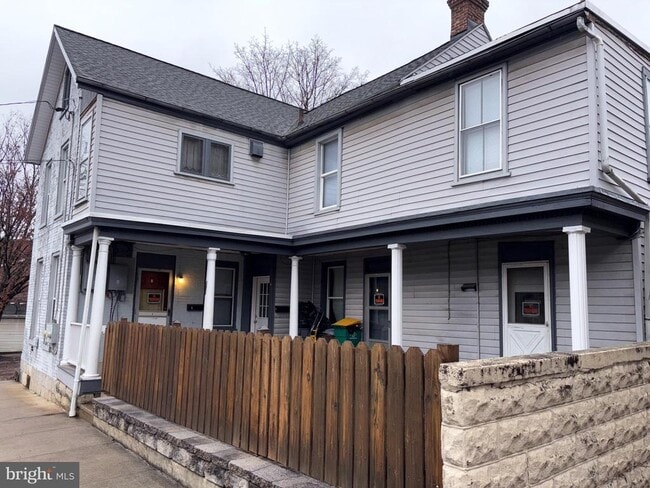 Building Photo - 121 E Washington St